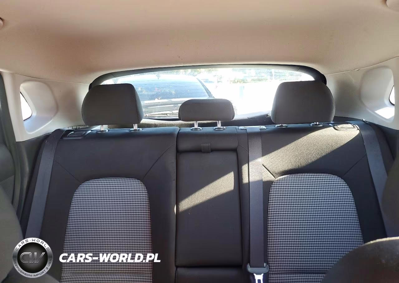 2019 Hyundai Kona Se VIN:KM8K12AAXKU289341 - 10