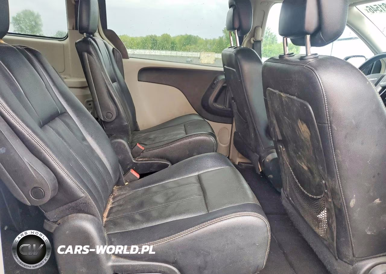 2015 Chrysler Town & Country Touring VIN:2C4RC1BG8FR545490 - 11