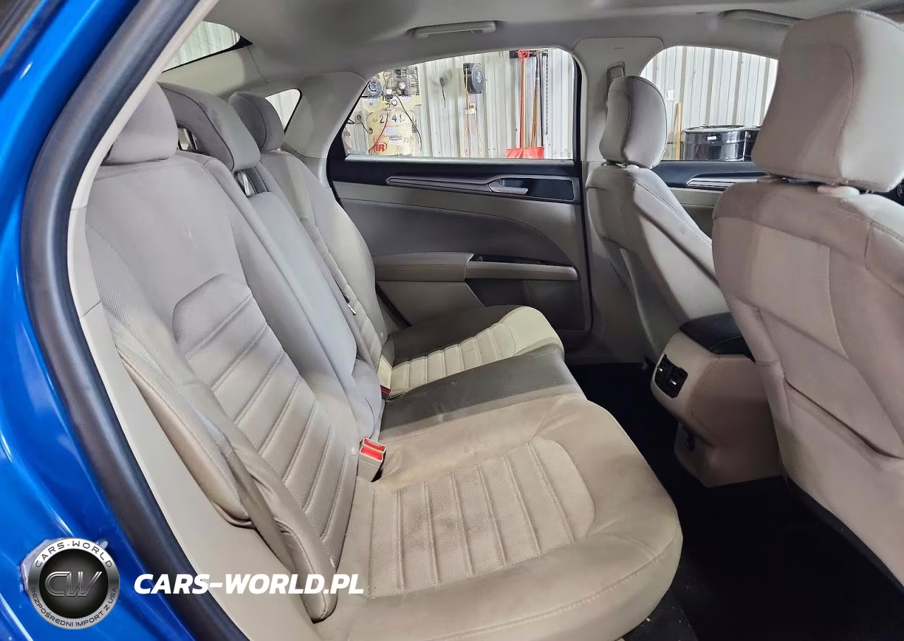 2020 Ford Fusion Se VIN:3FA6P0LUXLR158215 - 10
