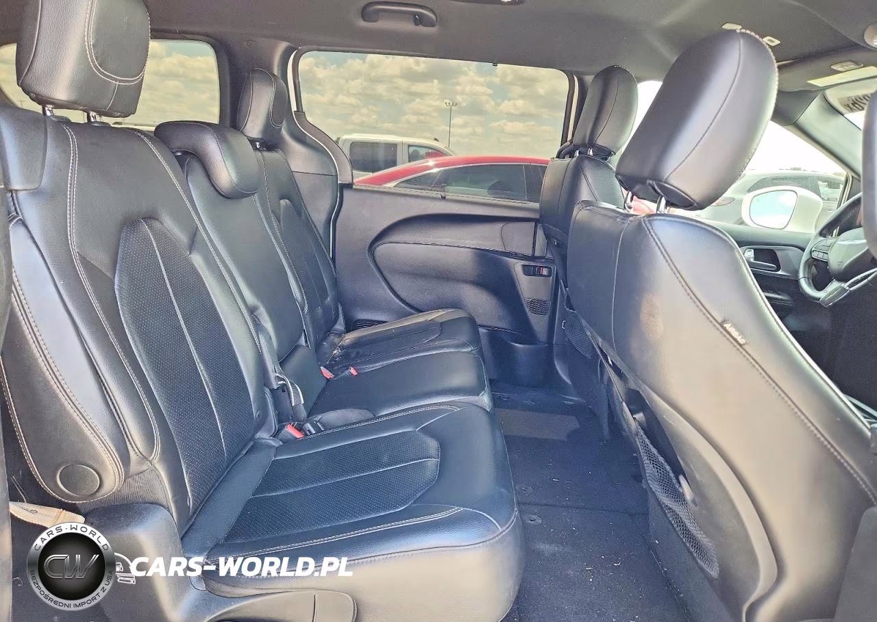 2018 Chrysler Pacifica Touring L VIN:2C4RC1BG4JR228069 - 11
