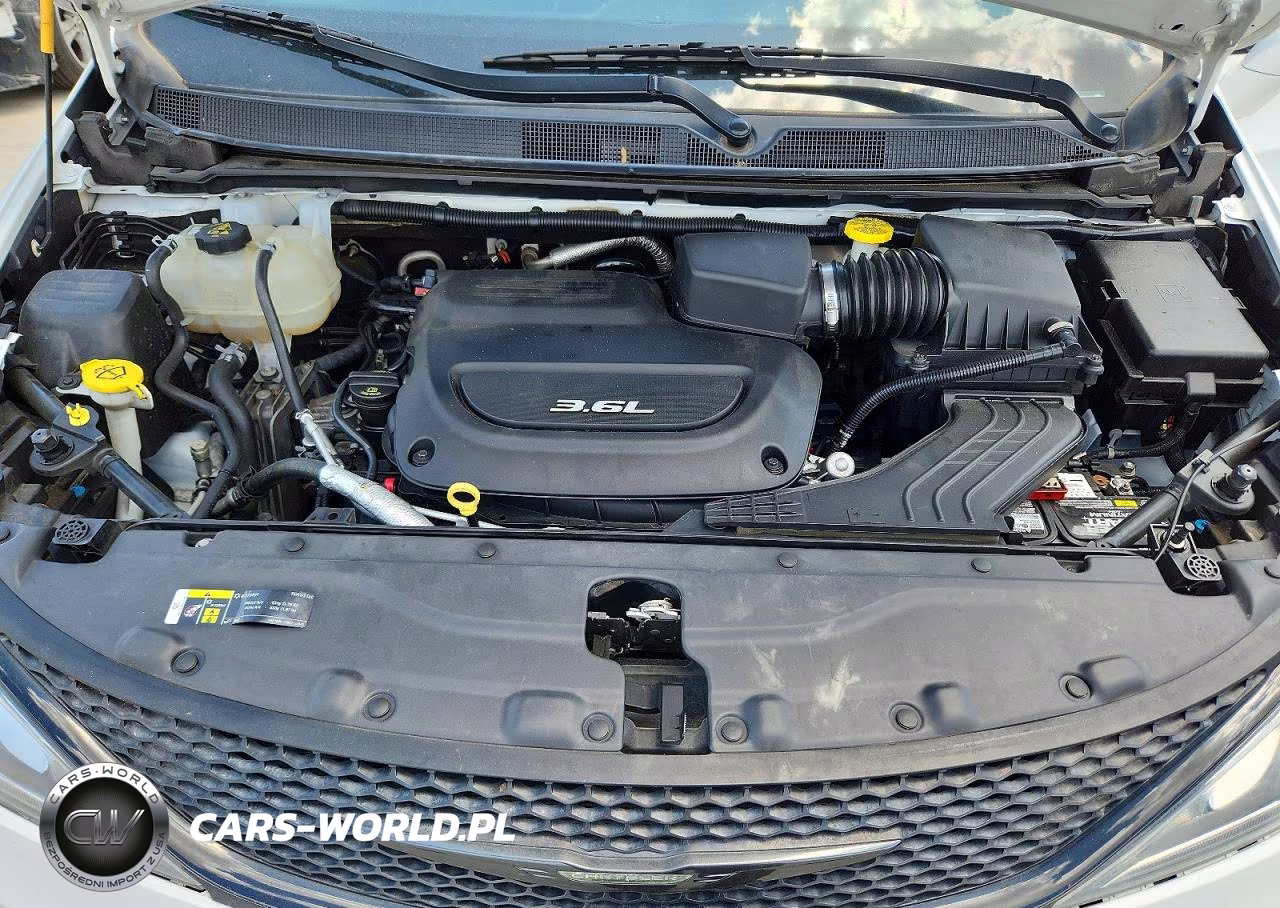 2018 Chrysler Pacifica Touring L VIN:2C4RC1BG4JR228069 - 12