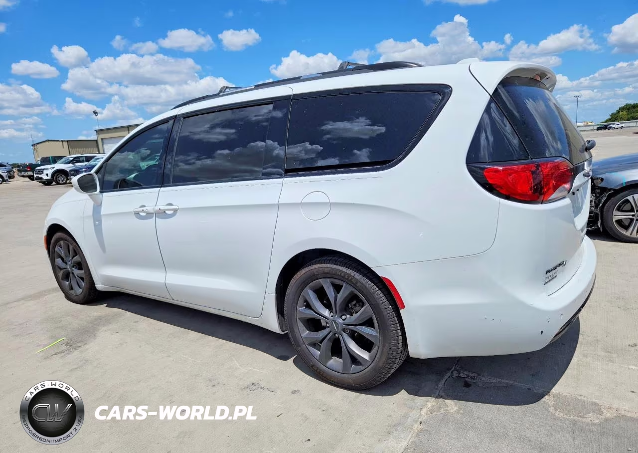 2018 Chrysler Pacifica Touring L VIN:2C4RC1BG4JR228069 - 2