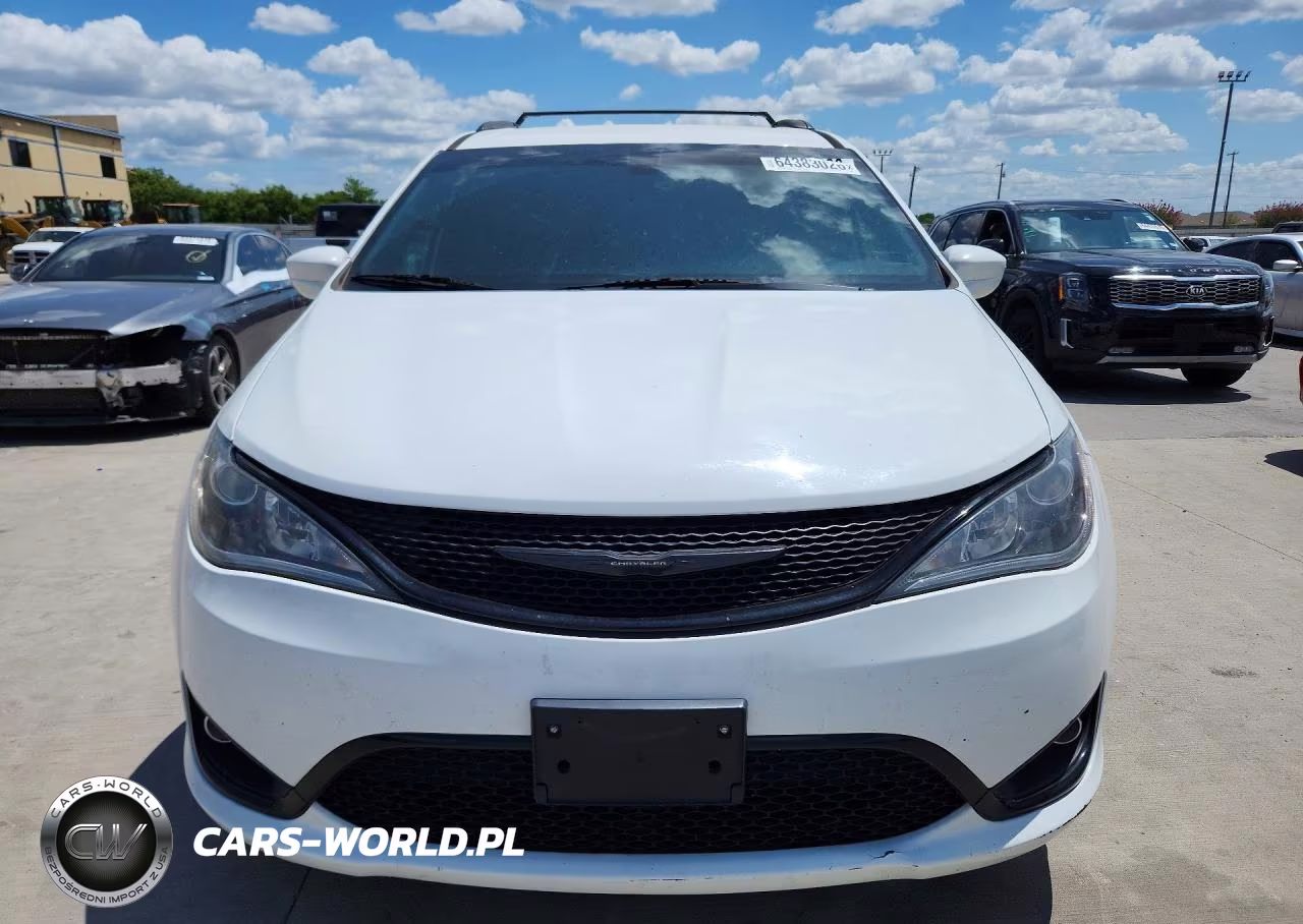 2018 Chrysler Pacifica Touring L VIN:2C4RC1BG4JR228069 - 5