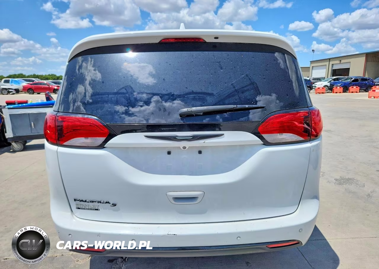 2018 Chrysler Pacifica Touring L VIN:2C4RC1BG4JR228069 - 6