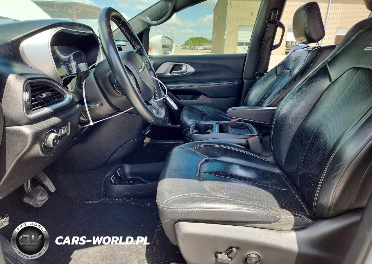 2018 Chrysler Pacifica Touring L VIN:2C4RC1BG4JR228069 - 7