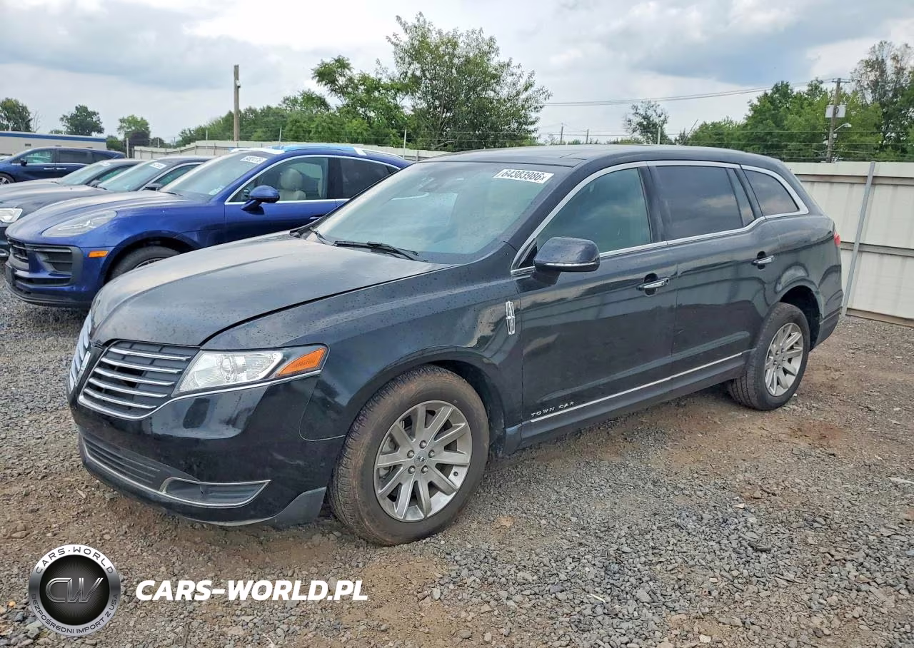 2019 Lincoln Mkt – zdjęcie 1 z 13