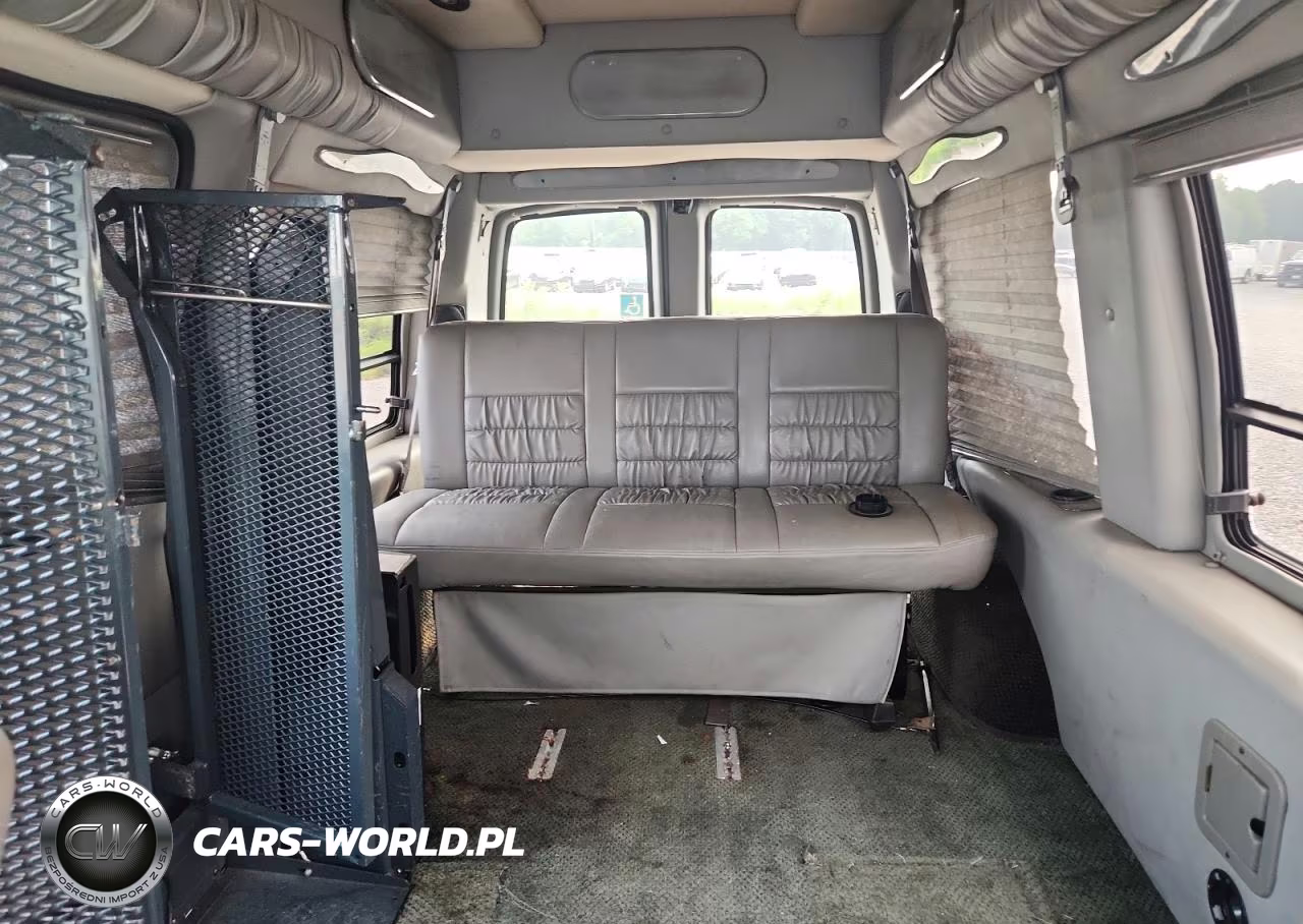 2006 Chevrolet Express G2500 VIN:1GCGG25V261233312 - 10
