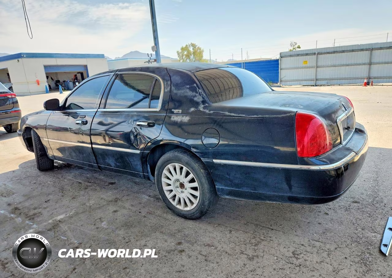 2008 Lincoln Town Car Signature Limited VIN:2LNHM82V98X639453 - 2