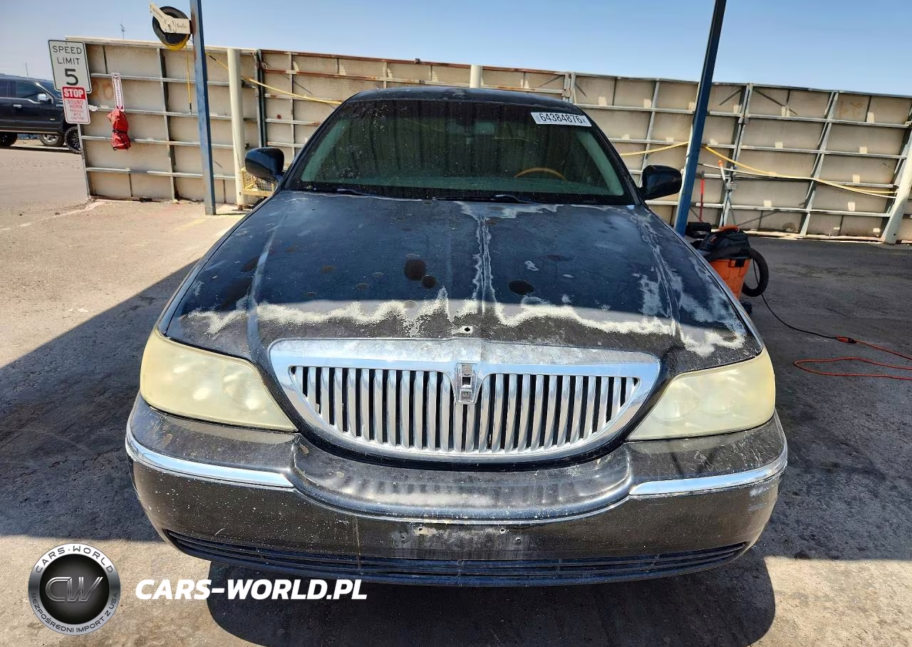 2008 Lincoln Town Car Signature Limited VIN:2LNHM82V98X639453 - 5