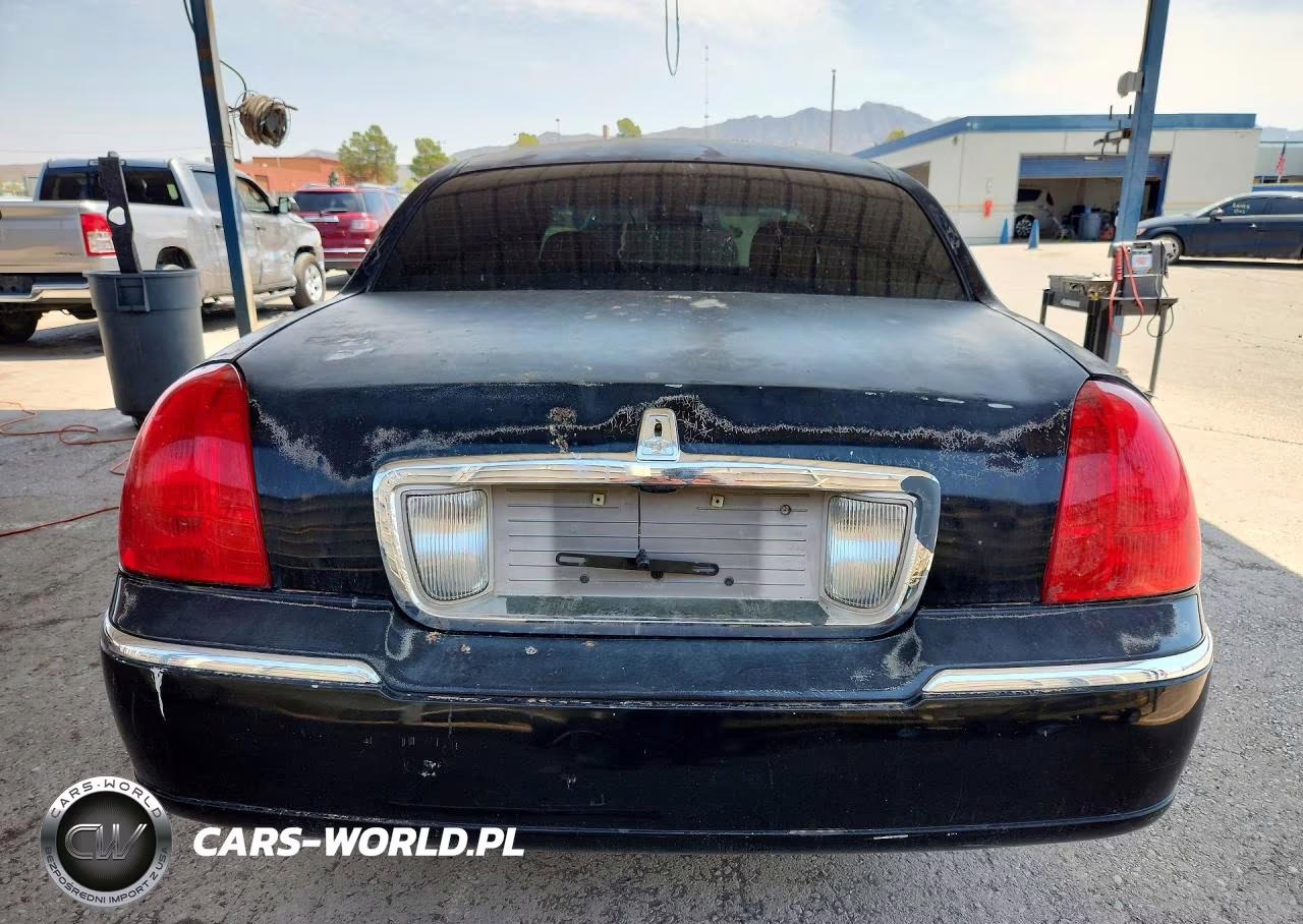 2008 Lincoln Town Car Signature Limited VIN:2LNHM82V98X639453 - 6