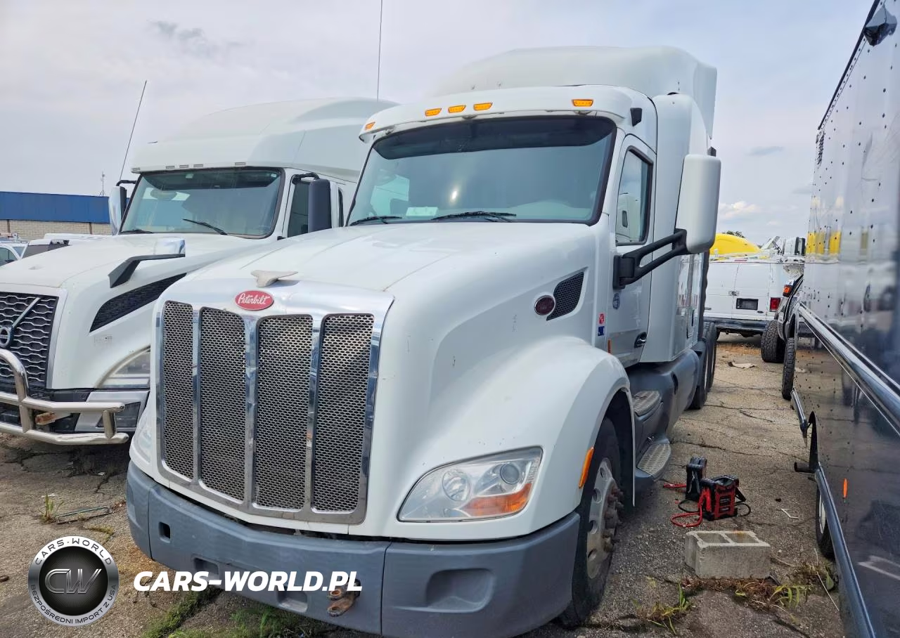 2015 Peterbilt 579 Semi Truck