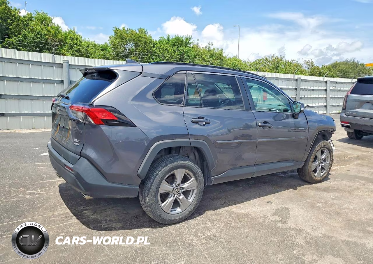 2022 Toyota Rav4 Xle VIN:2T3P1RFV9NW301033 - 3