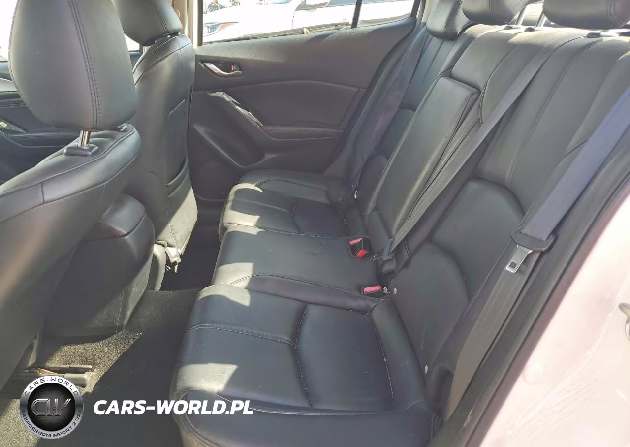 2018 Mazda 3 Touring VIN:3MZBN1V38JM174137 - 10