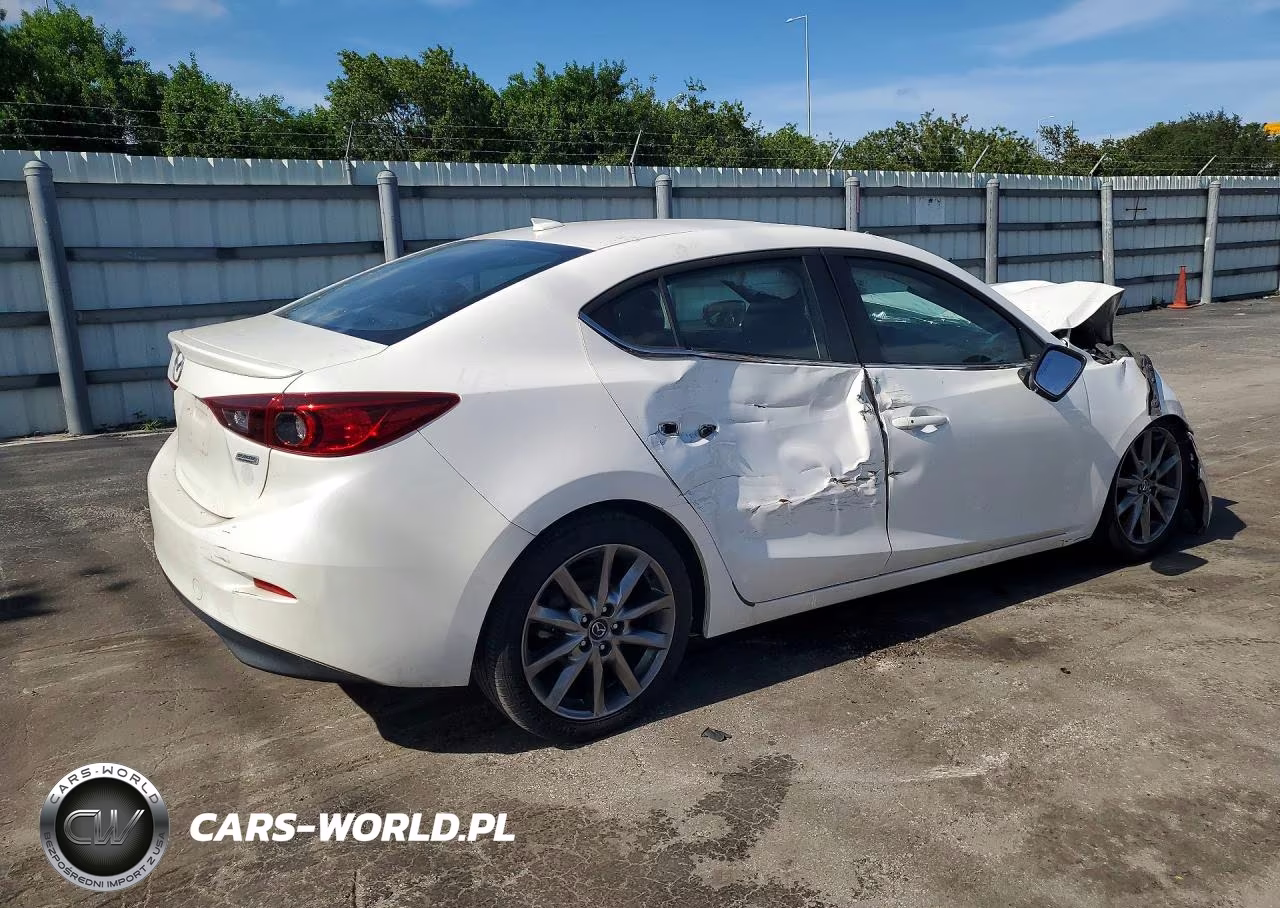 2018 Mazda 3 Touring VIN:3MZBN1V38JM174137 - 3