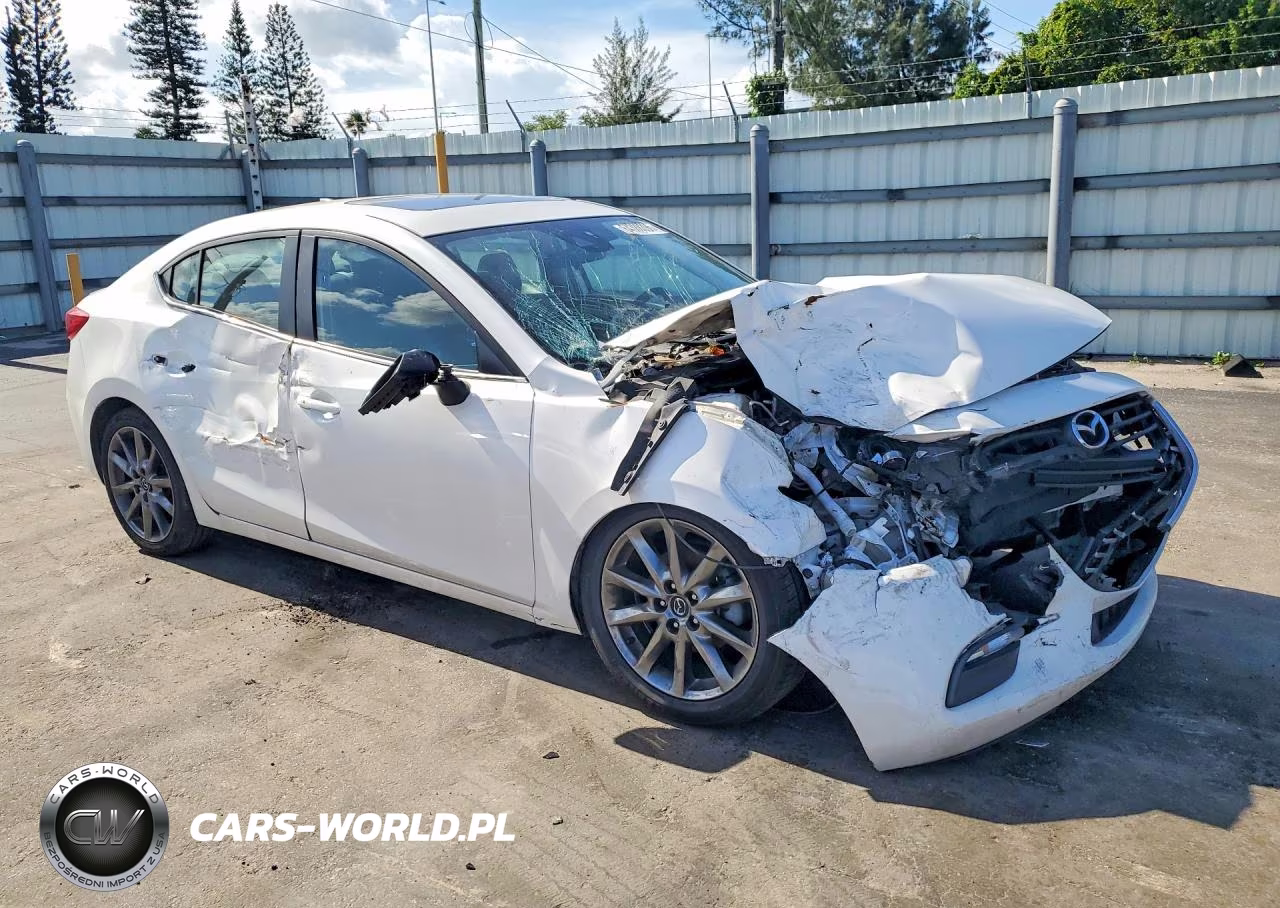 2018 Mazda 3 Touring VIN:3MZBN1V38JM174137 - 4