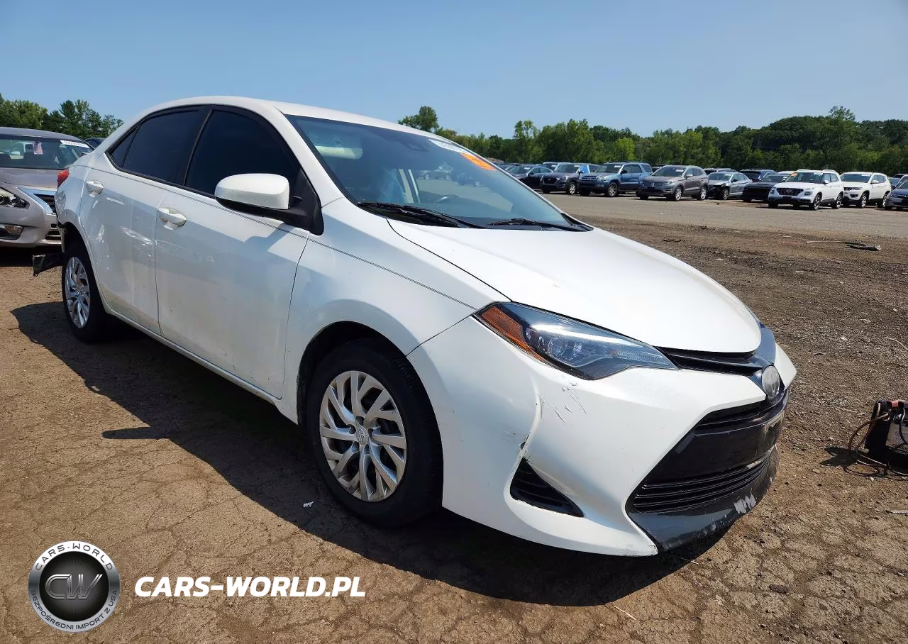2018 Toyota Corolla Le VIN:5YFBURHE1JP781846 - 4