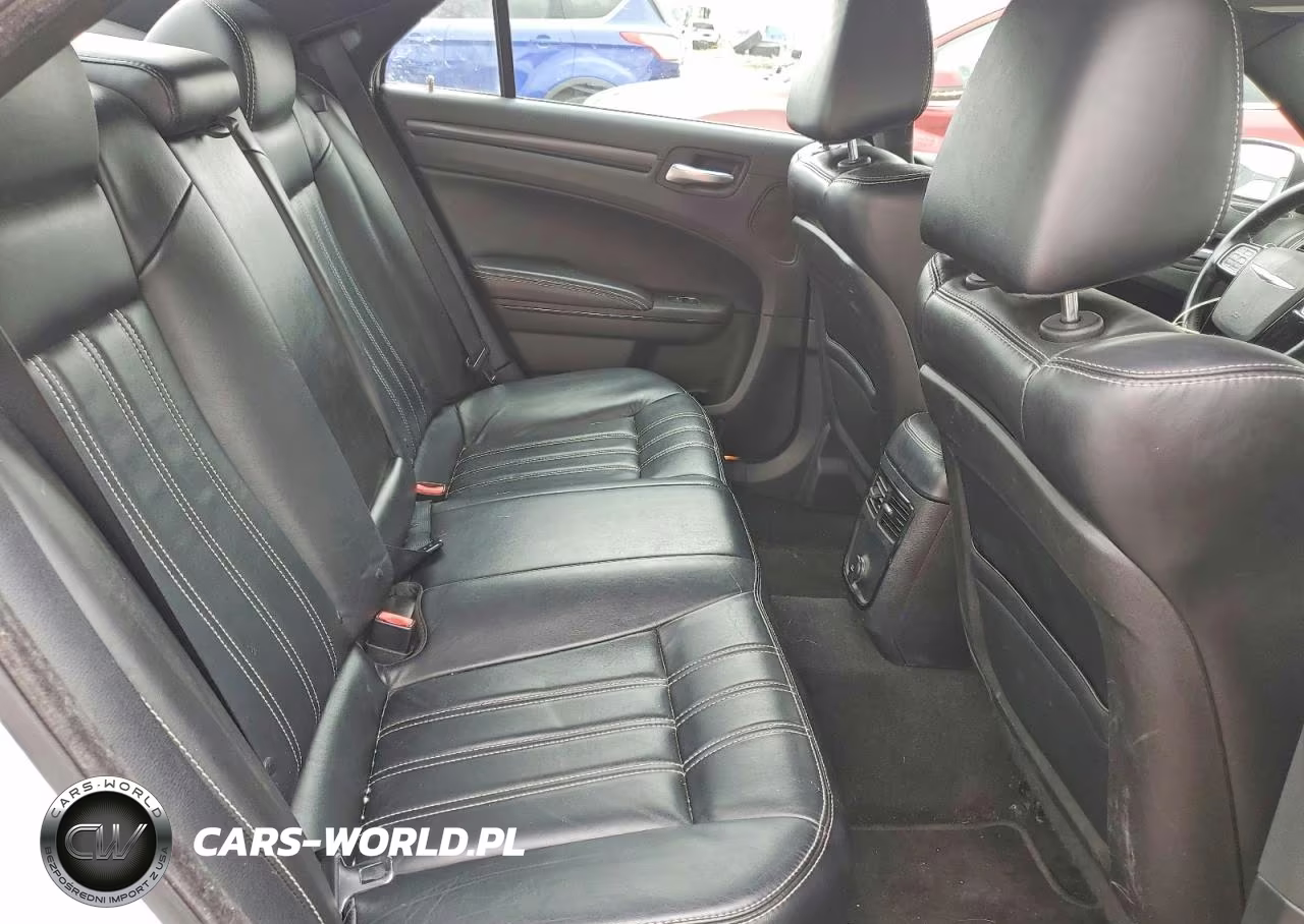 2014 Chrysler 300 S VIN:2C3CCABG8EH355512 - 10