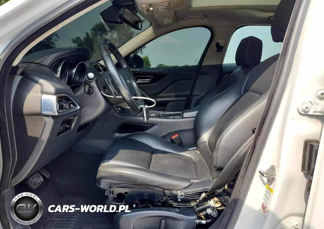 2018 Jaguar F-Pace Premium VIN:SADCJ2GX9JA237580 - 7