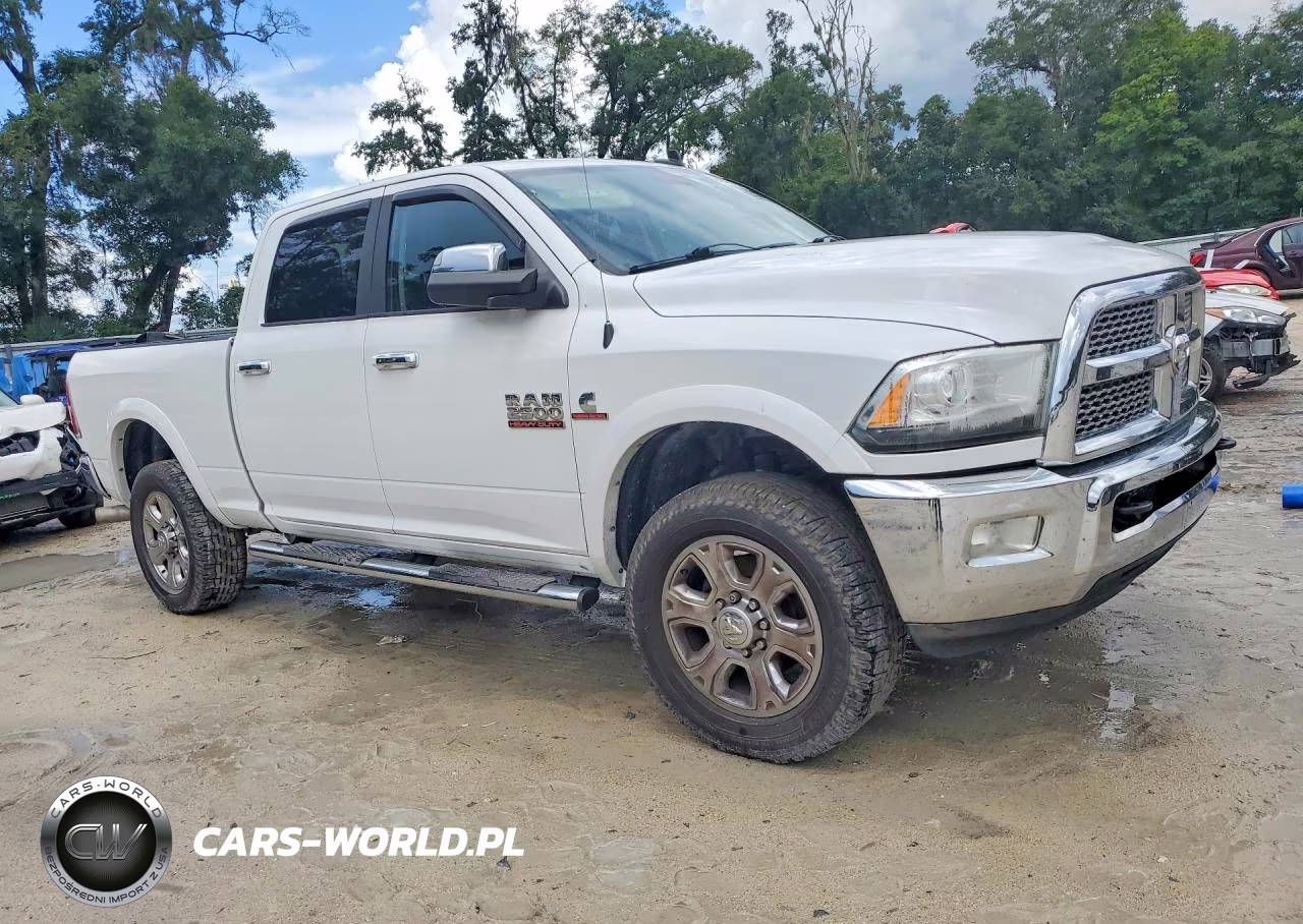 2015 Ram 2500 Laramie VIN:3C6UR5FL7FG646721 - 4