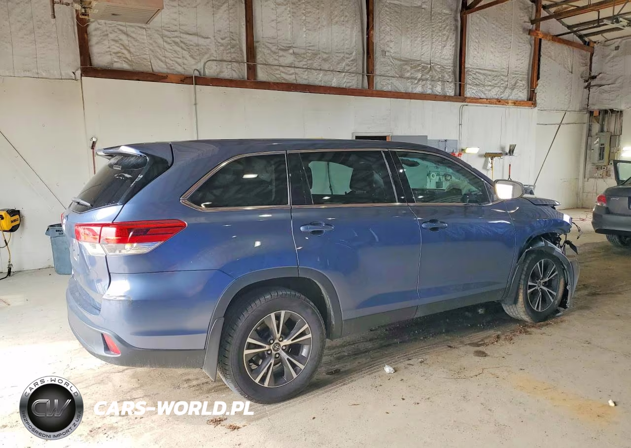2019 Toyota Highlander Le VIN:5TDZARFH0KS054582 - 3