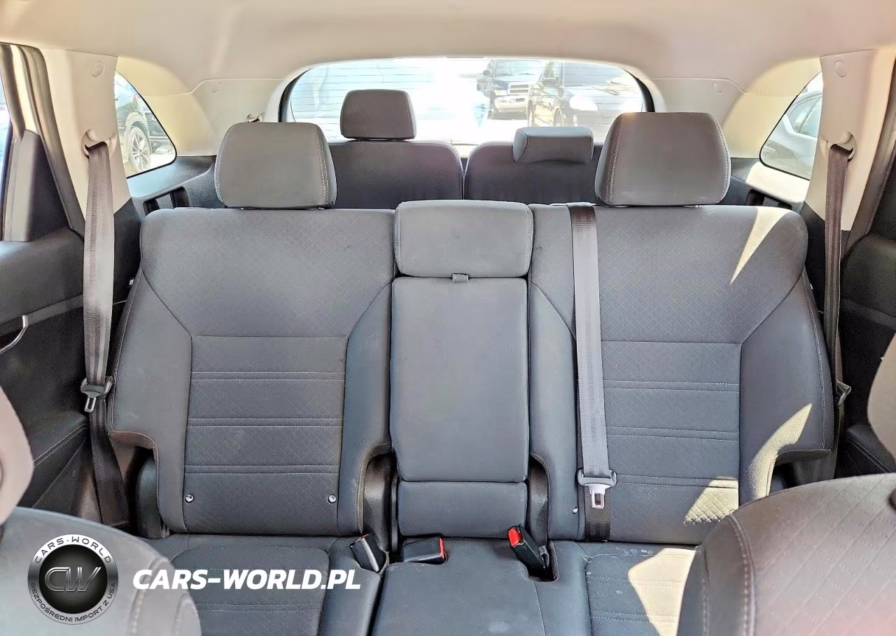 2019 Kia Sorento VIN:5XYPG4A51KG570582 - 10