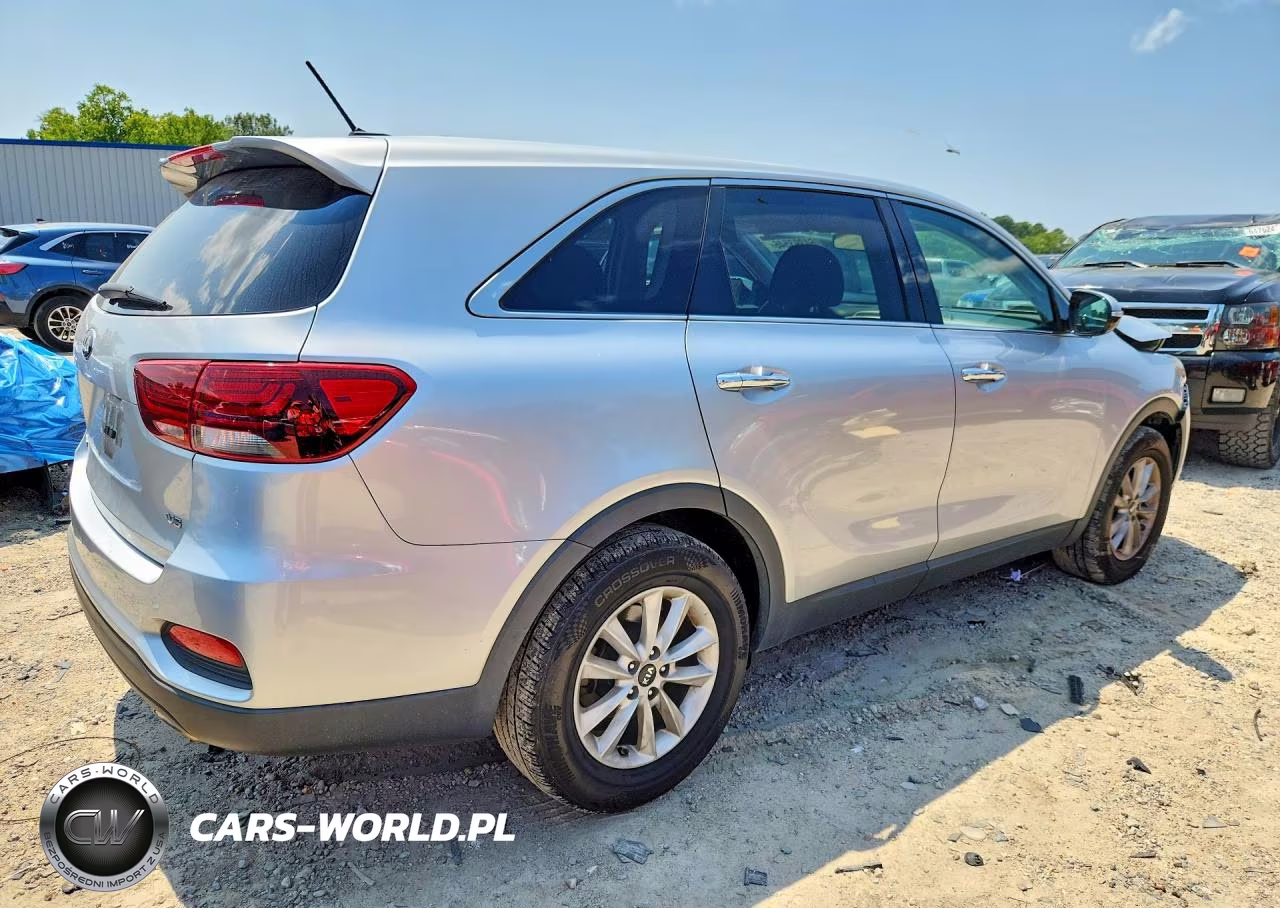 2019 Kia Sorento VIN:5XYPG4A51KG570582 - 3