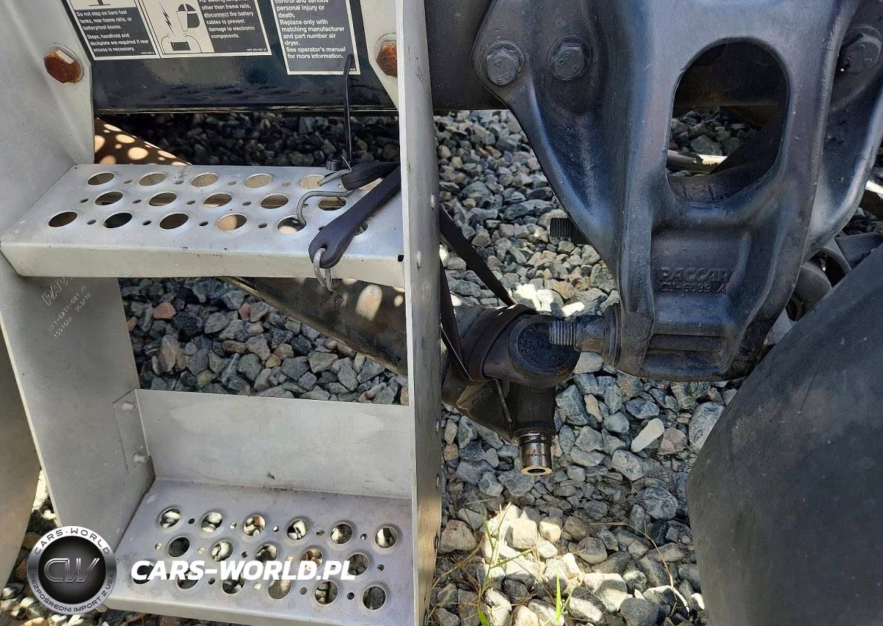 2020 Kenworth Constructi - Semi Truck VIN:1XKYDP9X8LJ303787 - 13