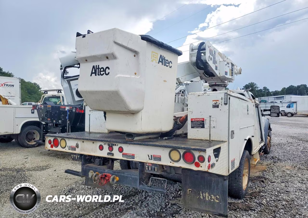 2014 Ford F550 Super Duty Bucket Truck VIN:1FDUF5GT9EEB82476 - 3