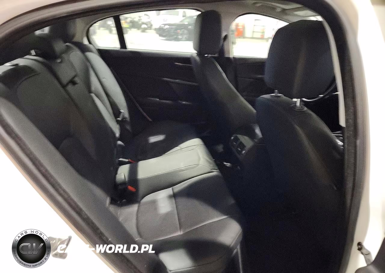 2017 Jaguar Xe Premium VIN:SAJAJ4BV4HCP10659 - 10