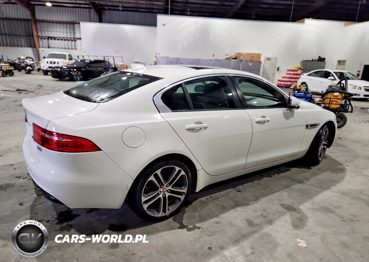 2017 Jaguar Xe Premium VIN:SAJAJ4BV4HCP10659 - 3