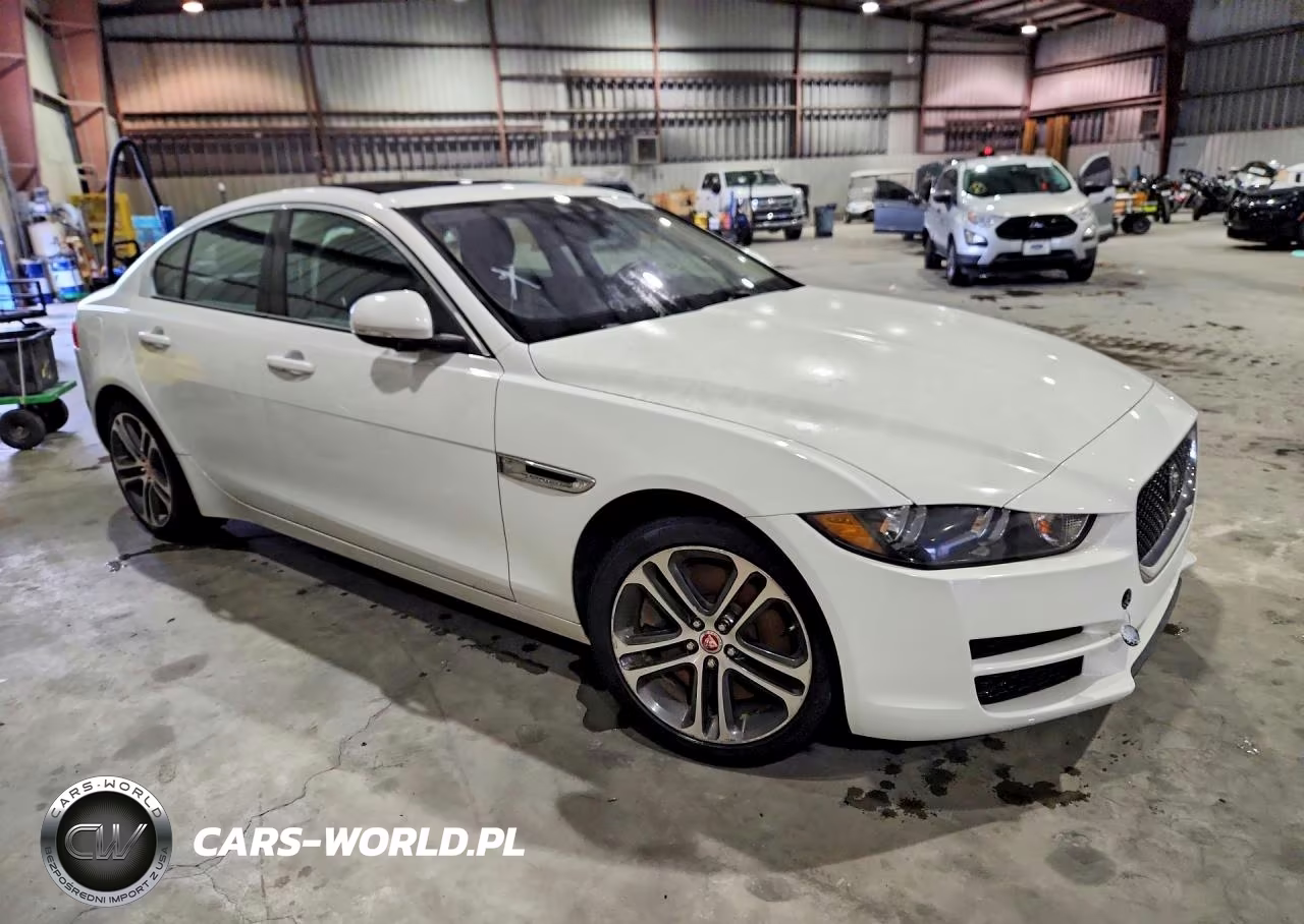 2017 Jaguar Xe Premium VIN:SAJAJ4BV4HCP10659 - 4