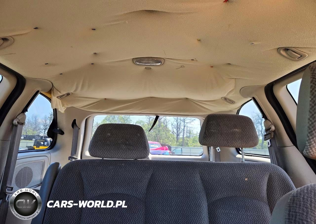 2005 Chrysler Town & Country VIN:1C4GP45R15B288034 - 10