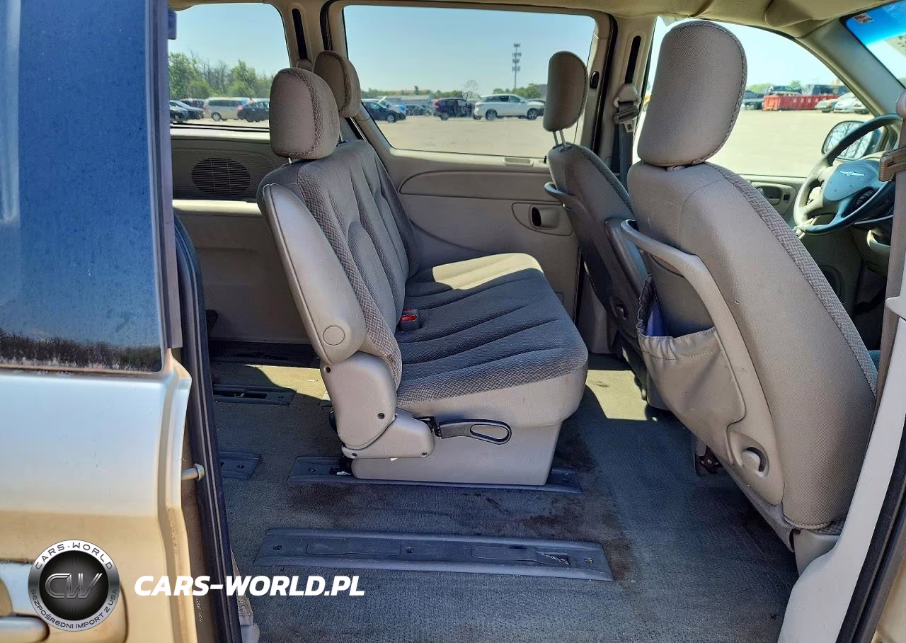 2005 Chrysler Town & Country VIN:1C4GP45R15B288034 - 11
