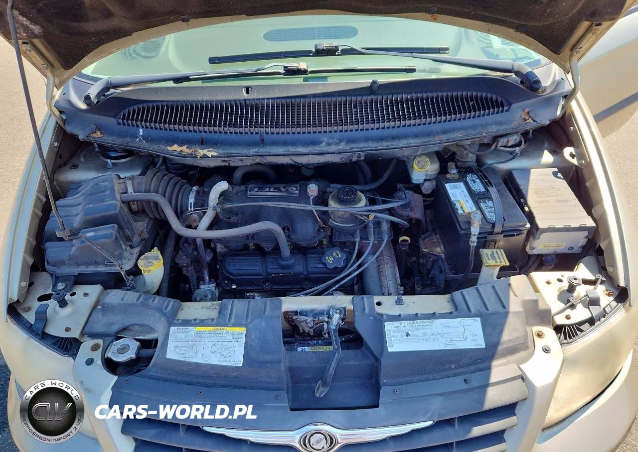 2005 Chrysler Town & Country VIN:1C4GP45R15B288034 - 12