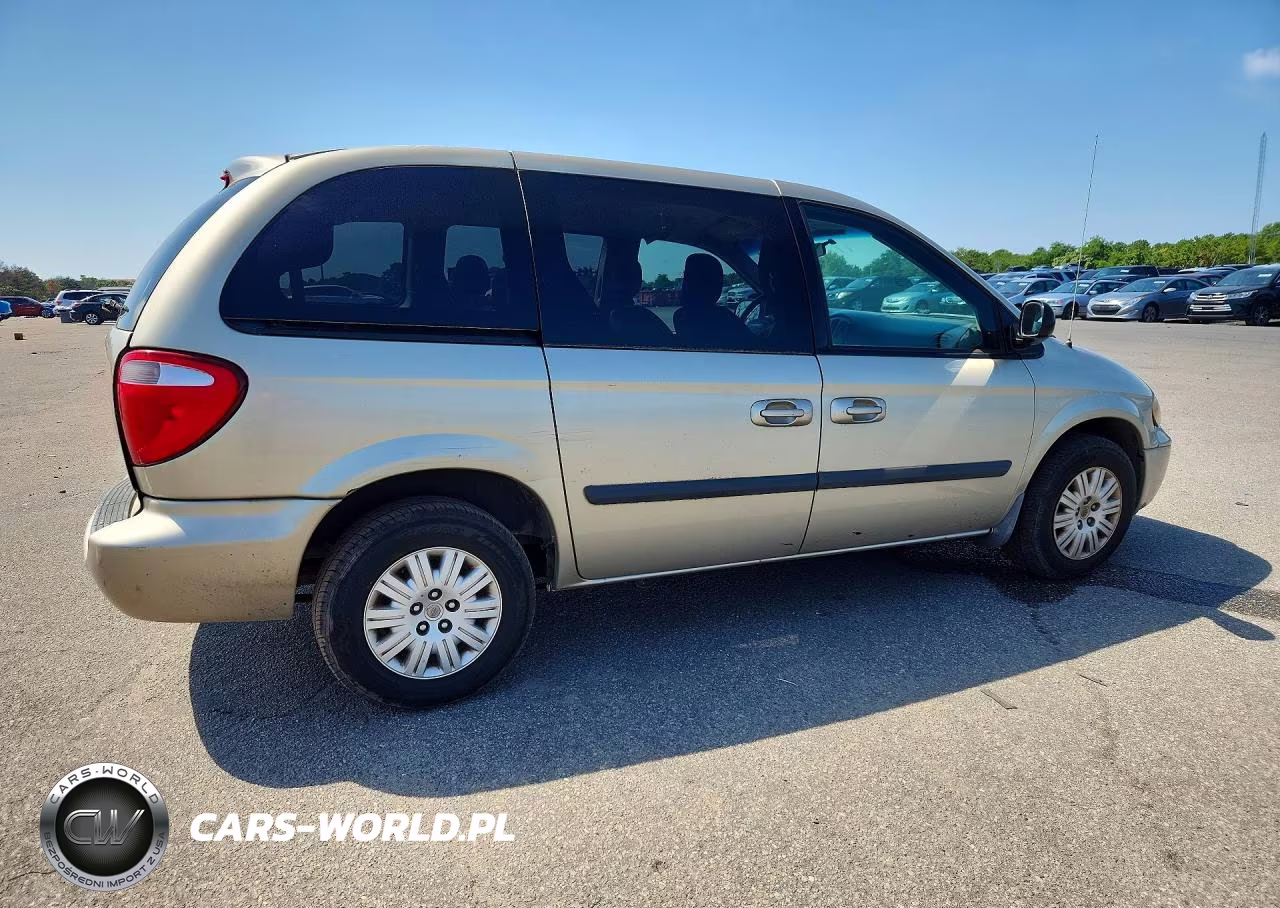 2005 Chrysler Town & Country VIN:1C4GP45R15B288034 - 3