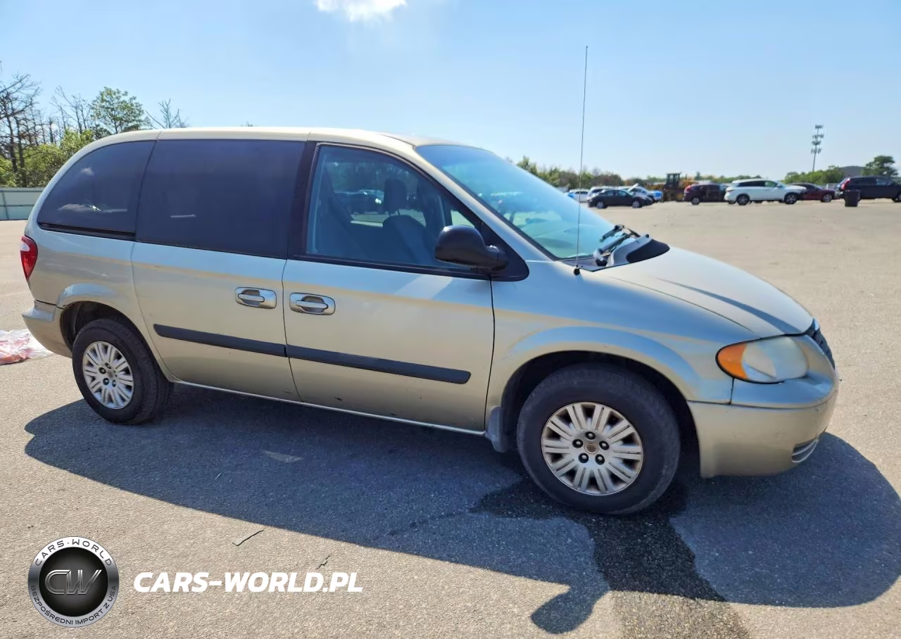 2005 Chrysler Town & Country VIN:1C4GP45R15B288034 - 4