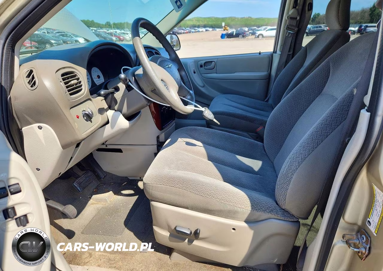2005 Chrysler Town & Country VIN:1C4GP45R15B288034 - 7