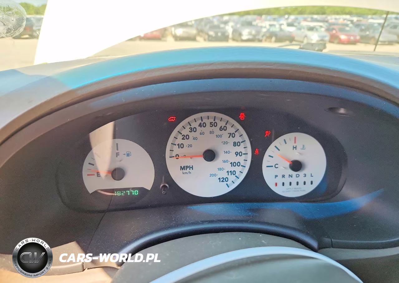 2005 Chrysler Town & Country VIN:1C4GP45R15B288034 - 9