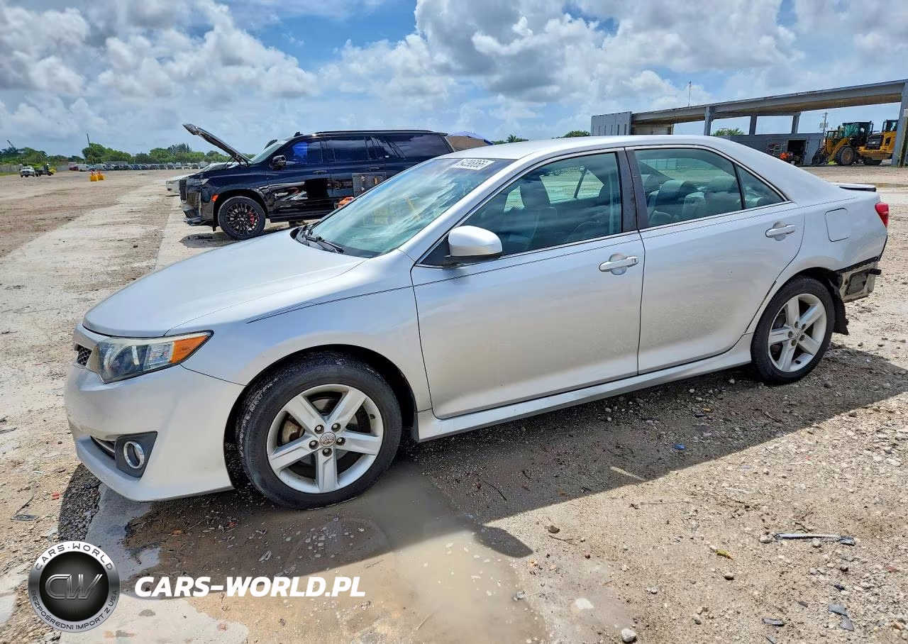 2013 Toyota Camry Se – zdjęcie 1 z 13