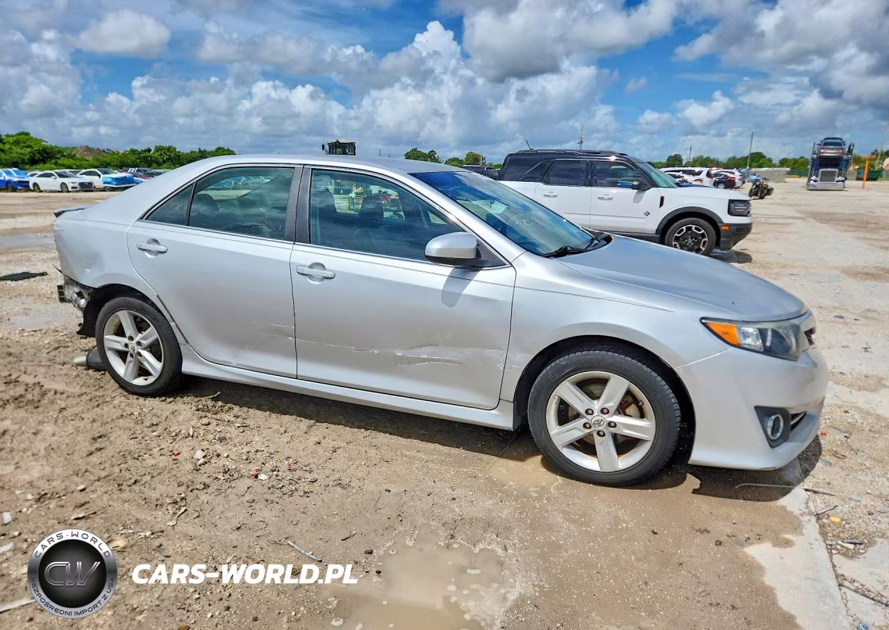 2013 Toyota Camry Se VIN:4T1BF1FK1DU226628 - 4