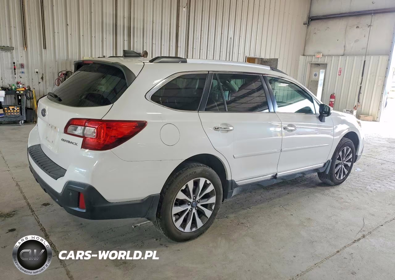 2018 Subaru Outback Touring VIN:4S4BSATC9J3391336 - 3