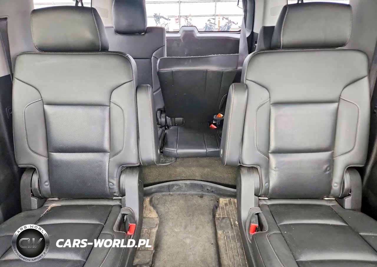 2018 Chevrolet Suburban K1500 Premier VIN:1GNSKJKC5JR261399 - 10
