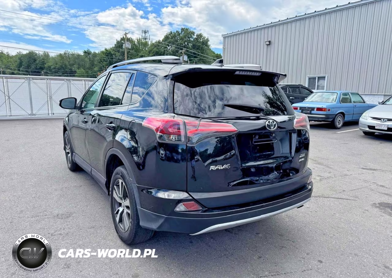 2018 Toyota Rav4 Xle VIN:2T3RFREV4JW857885 - 2
