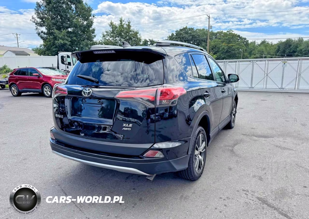 2018 Toyota Rav4 Xle VIN:2T3RFREV4JW857885 - 3