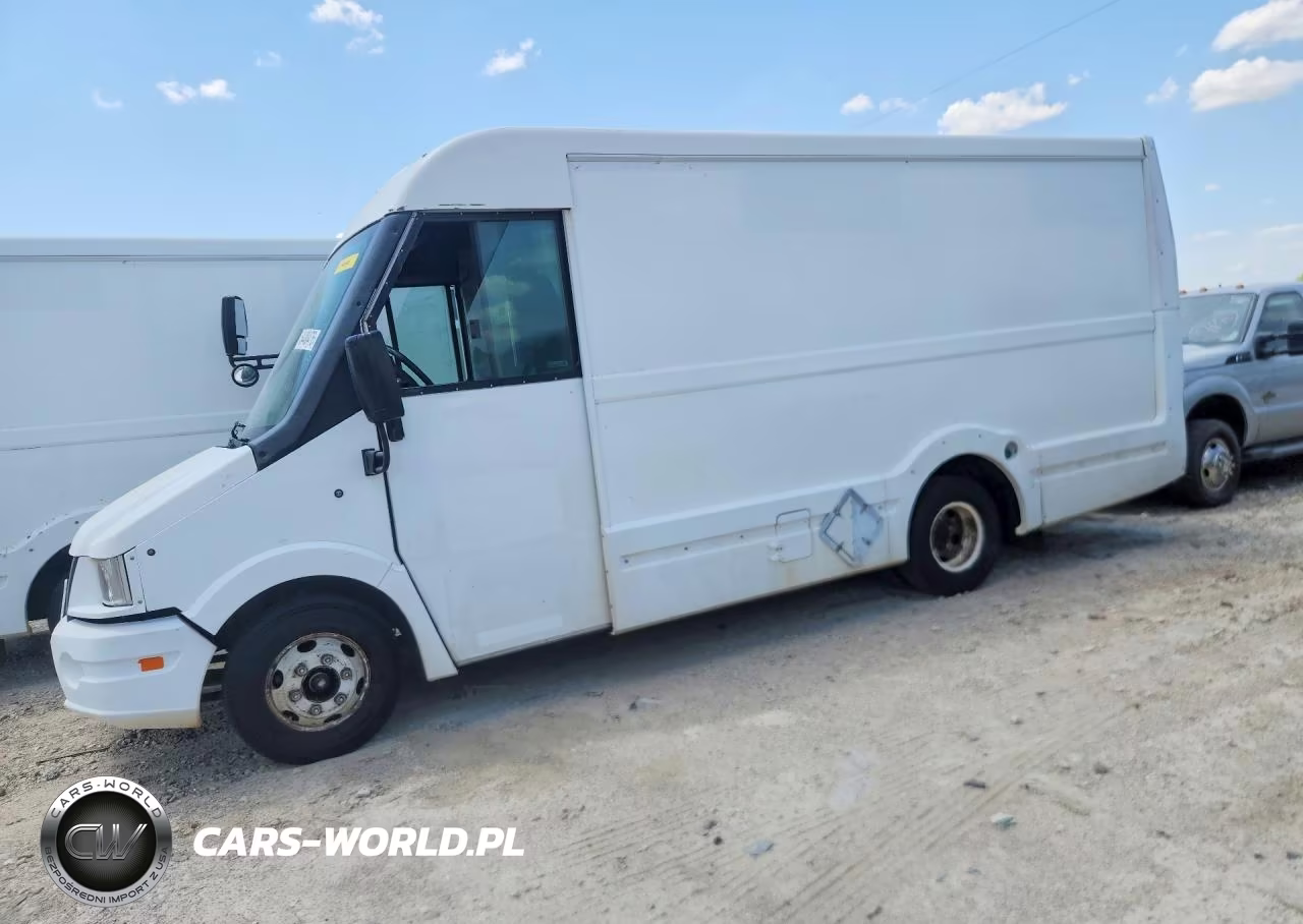 2025 Isuzu Reach Delivery Van