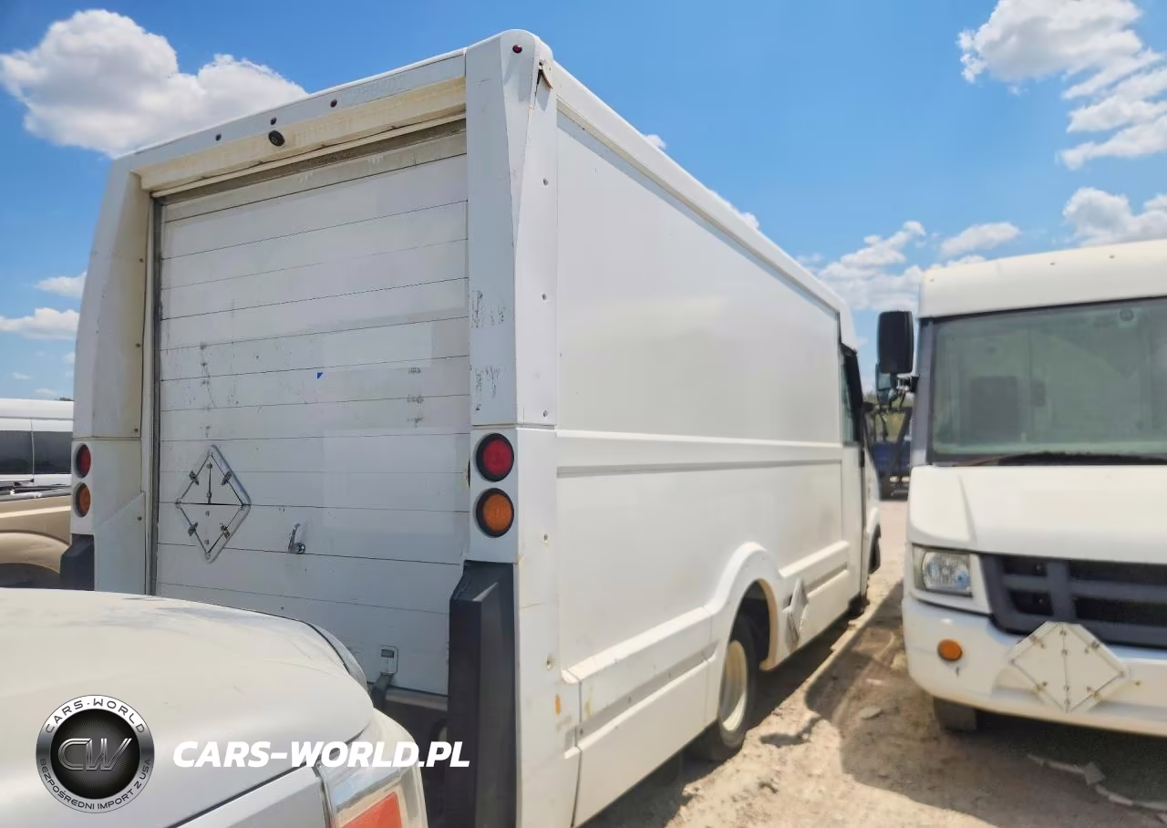 2025 Isuzu Reach Delivery Van VIN:JALB4T17XG7W00194 - 3