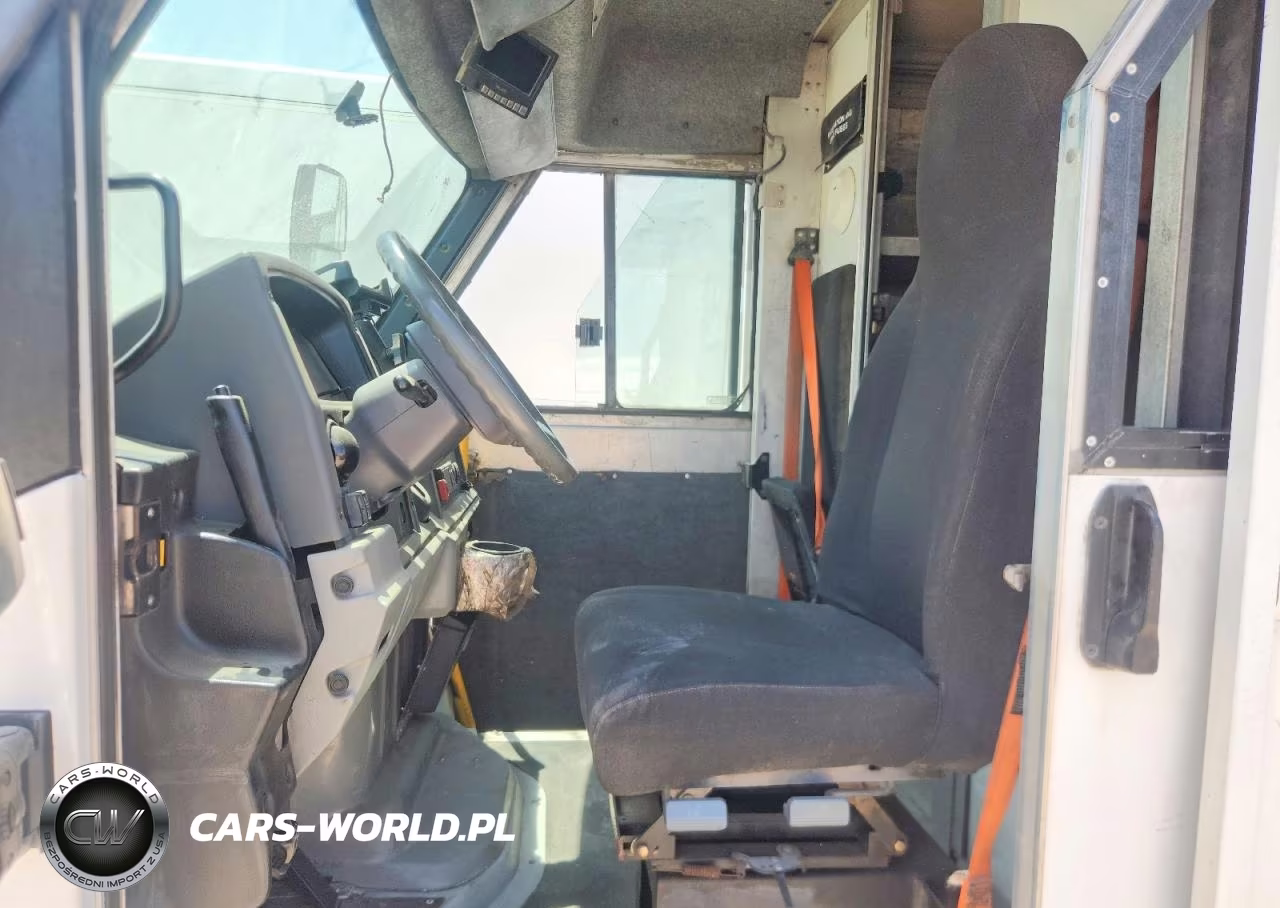 2025 Isuzu Reach Delivery Van VIN:JALB4T17XG7W00194 - 7