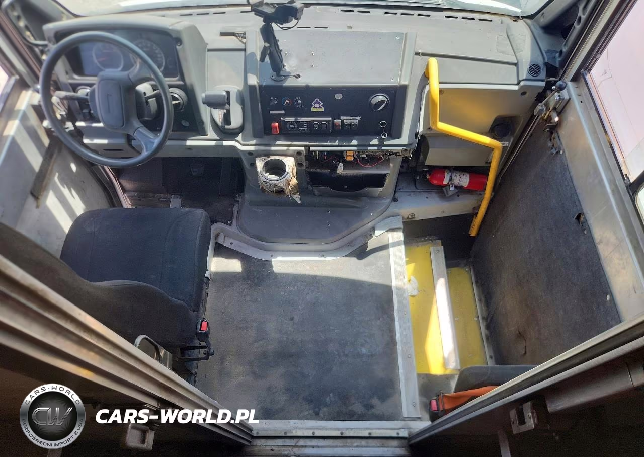 2025 Isuzu Reach Delivery Van VIN:JALB4T17XG7W00194 - 8