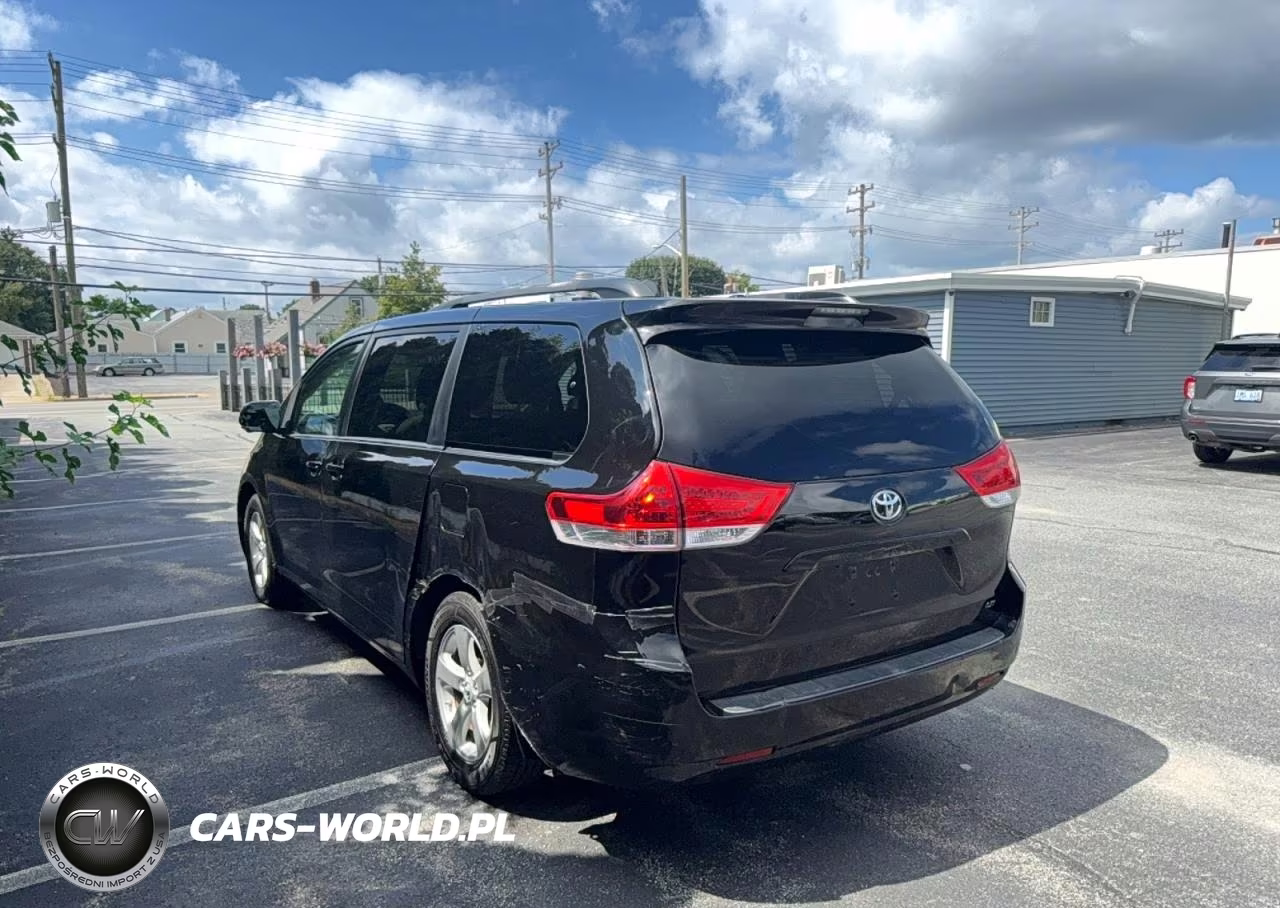 2013 Toyota Sienna Le VIN:5TDKK3DC7DS308522 - 3