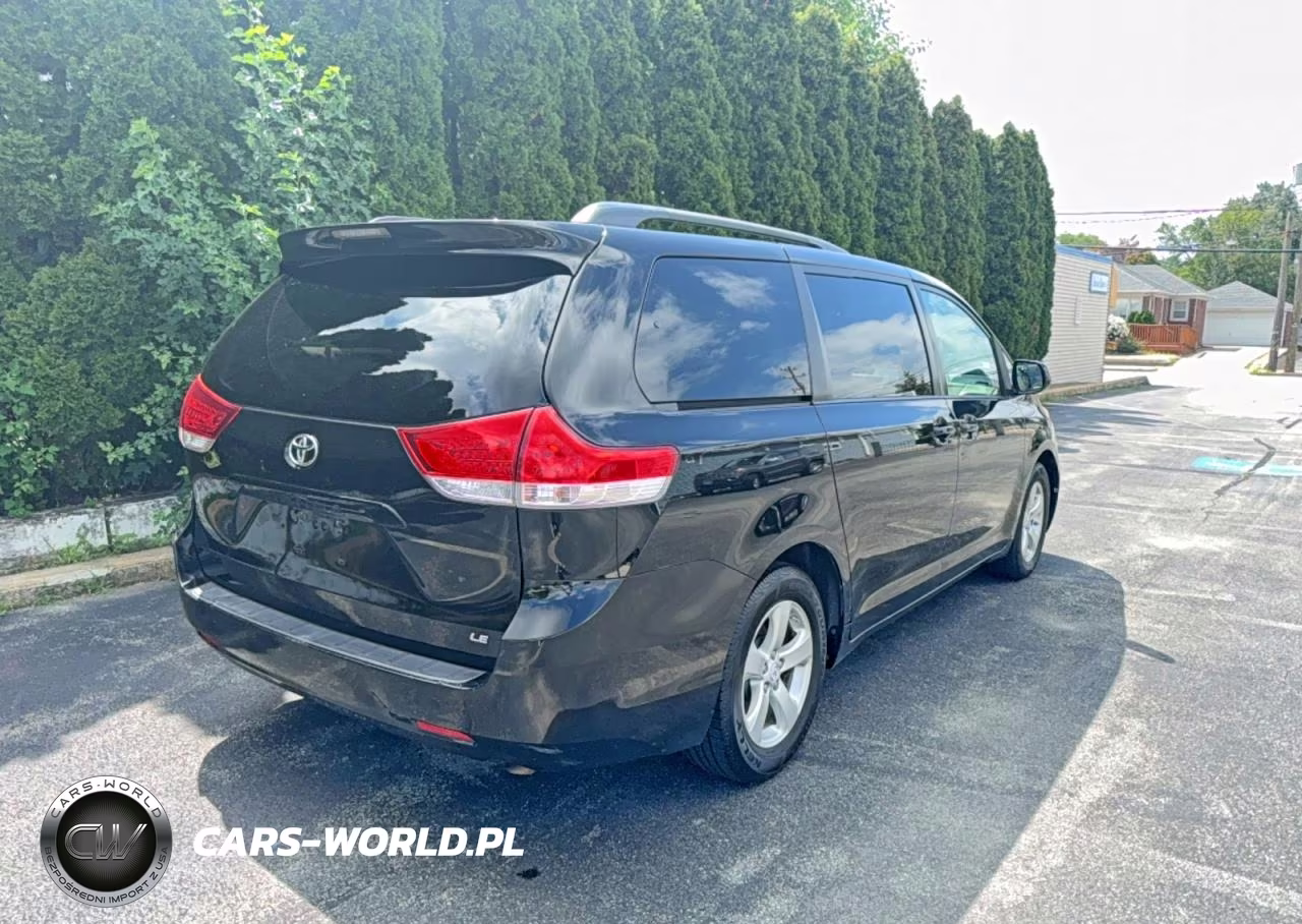 2013 Toyota Sienna Le VIN:5TDKK3DC7DS308522 - 4